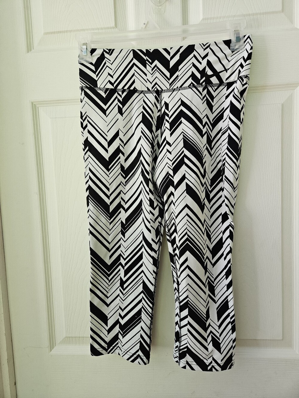 Black & White Chevron Capri Pants